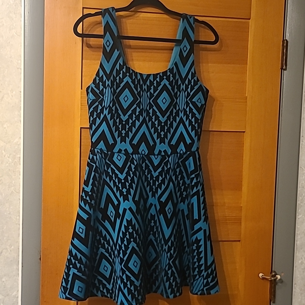 Black and blue textured velvet dress by Trixie size large